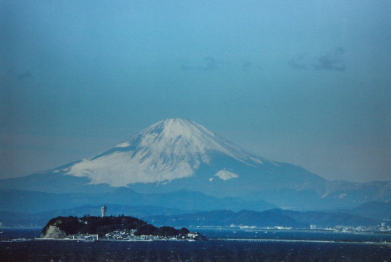 逗子から見た富士山と江ノ島（撮影時期不明）