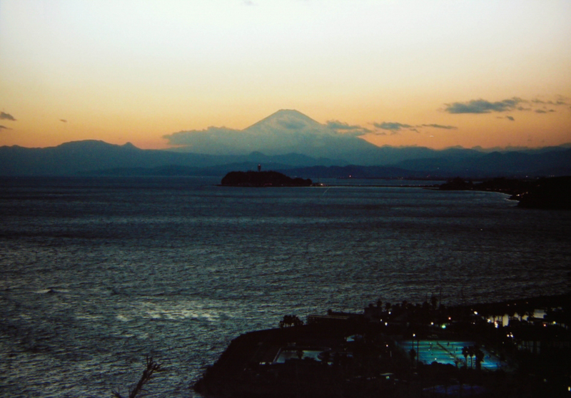 披露山公園と飯島公園からの風景（平成16年）