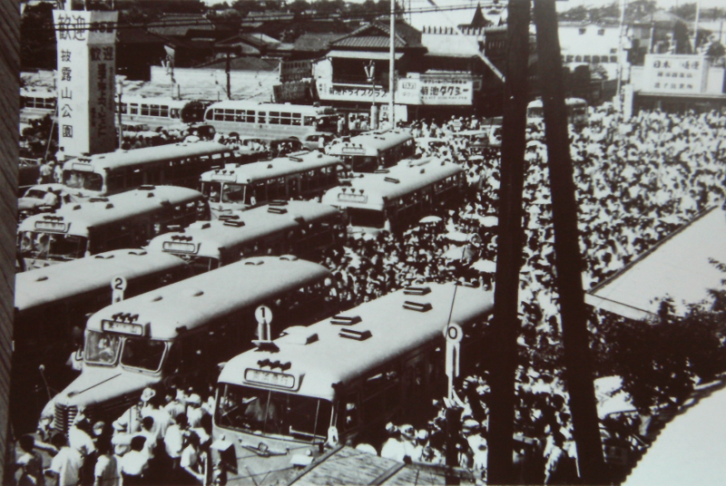 駅とロータリー（昭和42年）