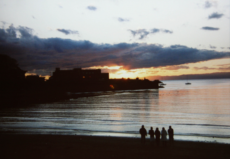 夕日に染まる逗子海岸（平成16年）