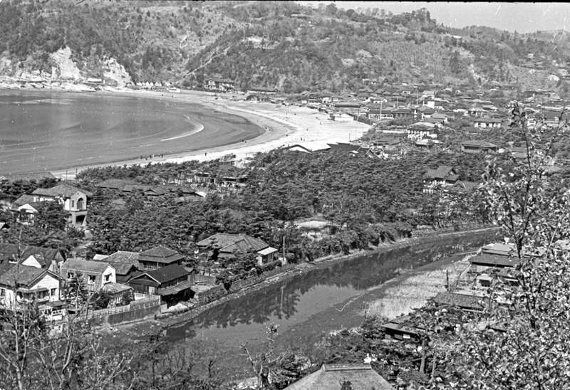 桜山から見た逗子海岸（昭和30年）