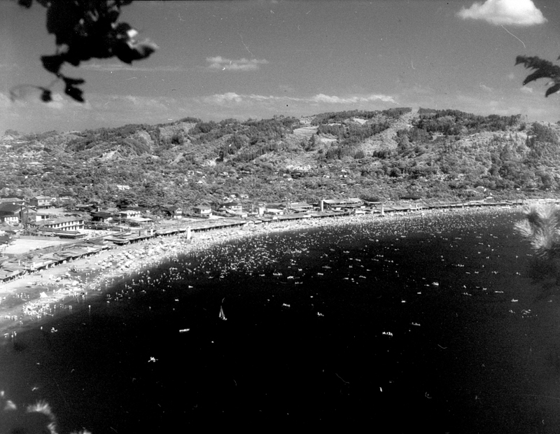 逗子海岸の夏（昭和30年）