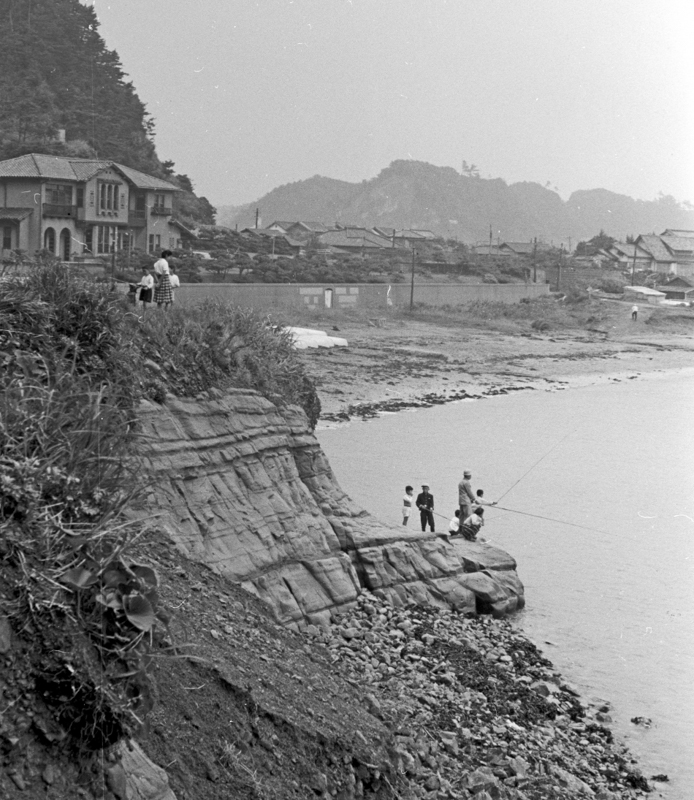 逗子海岸西側（昭和32年）