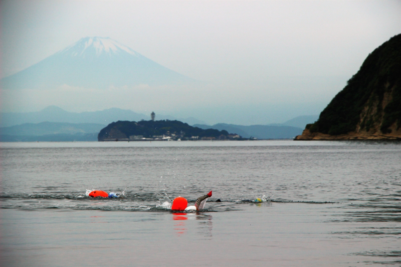 Z-12 富士と江の島、そして雲海をバックに