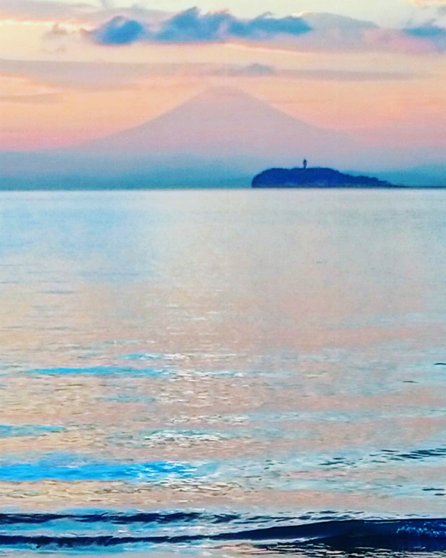 Z-20 夕暮れの空を海で見る幸せ