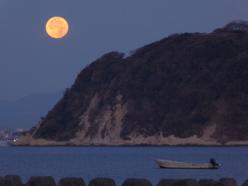 Z-128 朝焼けの満月